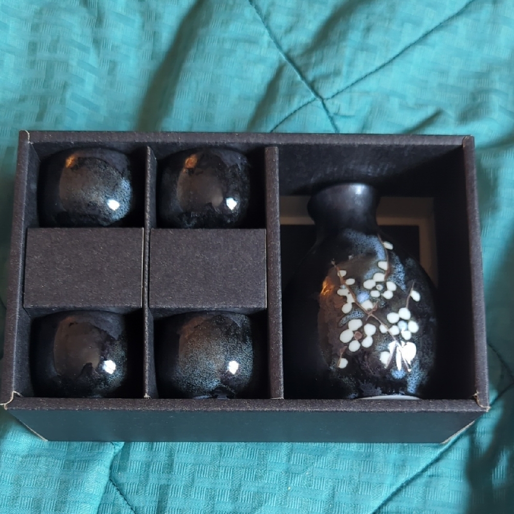 🖤 Black Ceramic Sake Set with Floral Design